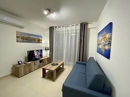 Centric and Modern Penthouse Close to Amenities