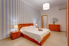 Superb Apartment IN Fort Cambridge With Pool