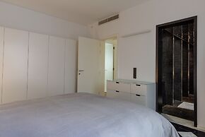Modern-luxury in Tigne Point w Pool, Best Location