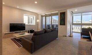 Modern-luxury in Tigne Point w Pool, Best Location