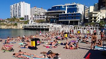 Modern-luxury in Tigne Point w Pool, Best Location