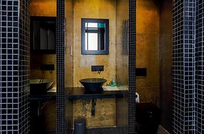 Modern-luxury in Tigne Point w Pool, Best Location