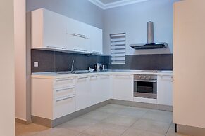 Gorgeous Apartment With Terrace in Fort Cambridge, Pool