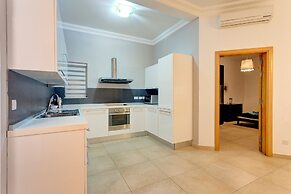 Gorgeous Apartment With Terrace in Fort Cambridge, Pool