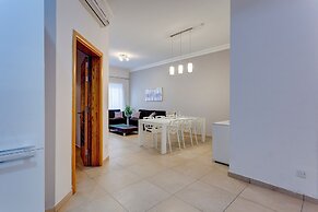 Gorgeous Apartment With Terrace in Fort Cambridge, Pool