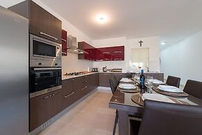 Luxury Apartment near Sea