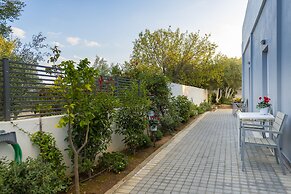 Comfort Stay Athens Airport Hotel - FREE shuttle from and to the airpo