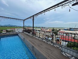 Paragon Noi Bai Hotel and Pool