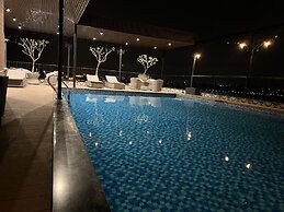 Paragon Noi Bai Hotel and Pool