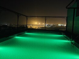 Paragon Noi Bai Hotel and Pool