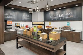 Hampton Inn & Suites Charlotte Airport Lake Pointe