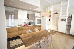 Luxury 65mq Under the 2 Towers