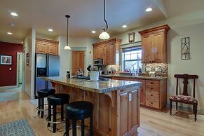 Wild Meadow 30 Day Minimum 4 Bedroom Home by RedAwning