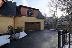 Wild Meadow 30 Day Minimum 4 Bedroom Home by RedAwning