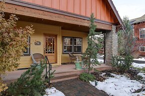 Wild Meadow 30 Day Minimum 4 Bedroom Home by RedAwning