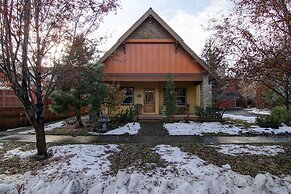 Wild Meadow 30 Day Minimum 4 Bedroom Home by RedAwning