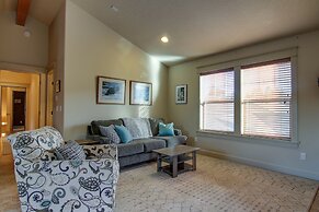 Wild Meadow 30 Day Minimum 4 Bedroom Home by RedAwning