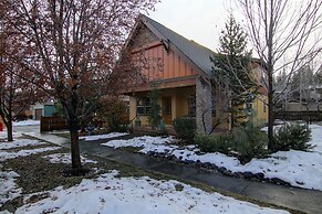 Wild Meadow 30 Day Minimum 4 Bedroom Home by RedAwning