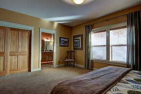 Wild Meadow 30 Day Minimum 4 Bedroom Home by RedAwning