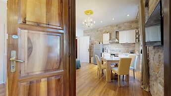 Chrysanta Apartments