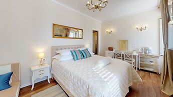 Chrysanta Apartments