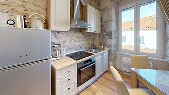 Chrysanta Apartments