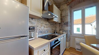 Chrysanta Apartments