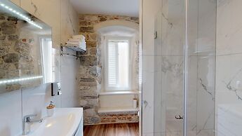 Chrysanta Apartments