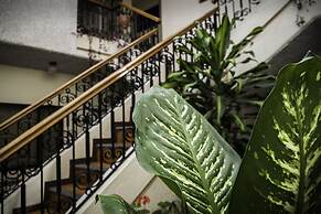 Mariscal Inn & Suites