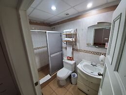 Mariscal Inn & Suites