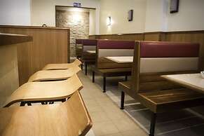 Mariscal Inn & Suites