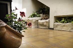 Mariscal Inn & Suites