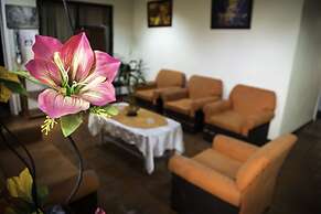 Mariscal Inn & Suites