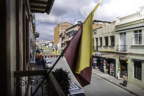 Mariscal Inn & Suites