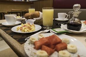 Mariscal Inn & Suites