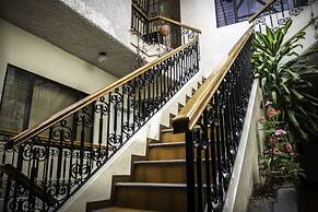 Mariscal Inn & Suites