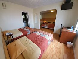 Mariscal Inn & Suites