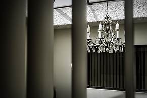 Mariscal Inn & Suites