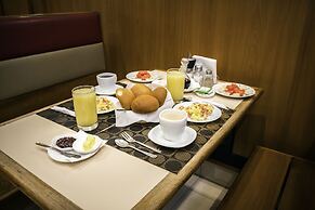 Mariscal Inn & Suites