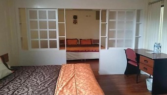 Mariscal Inn & Suites