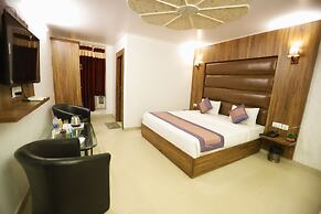 ADB Rooms Hotel Noratan Palace