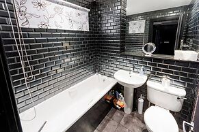 Contemporary Holyrood Apartment