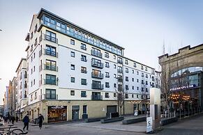 Contemporary Holyrood Apartment