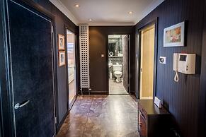 Contemporary Holyrood Apartment