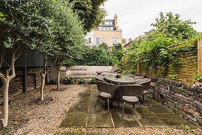 Chic Wandsworth Home with Patio