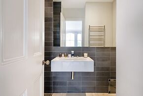 Chic Wandsworth Home with Patio
