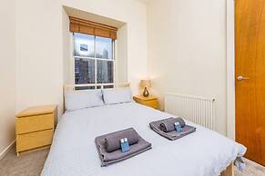 Charming and Spacious New Town Apartment