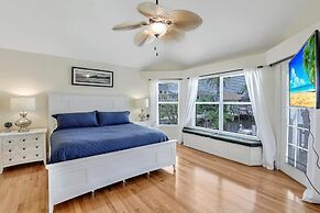 Algonquin Court Pool Home