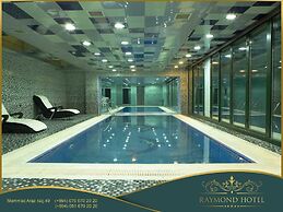 Raymond Hotel