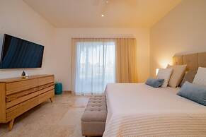 Paraiso Del Mar Resort E202 2 Bed by Casago